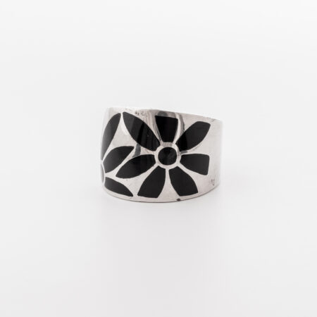 Anel Bloom